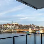River View Terrace With Ac & Parking By Renters *