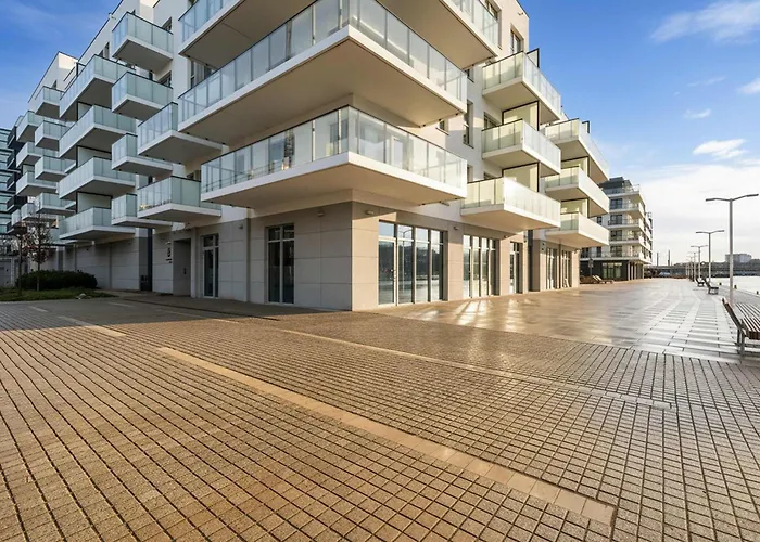 Lägenhet River View Terrace With Ac & Parking By Renters